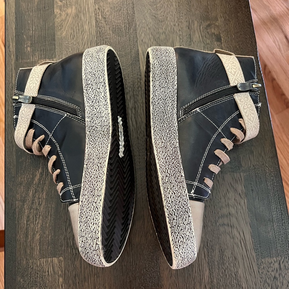 SpringStep/L’Artiste high top leather tennis shoes